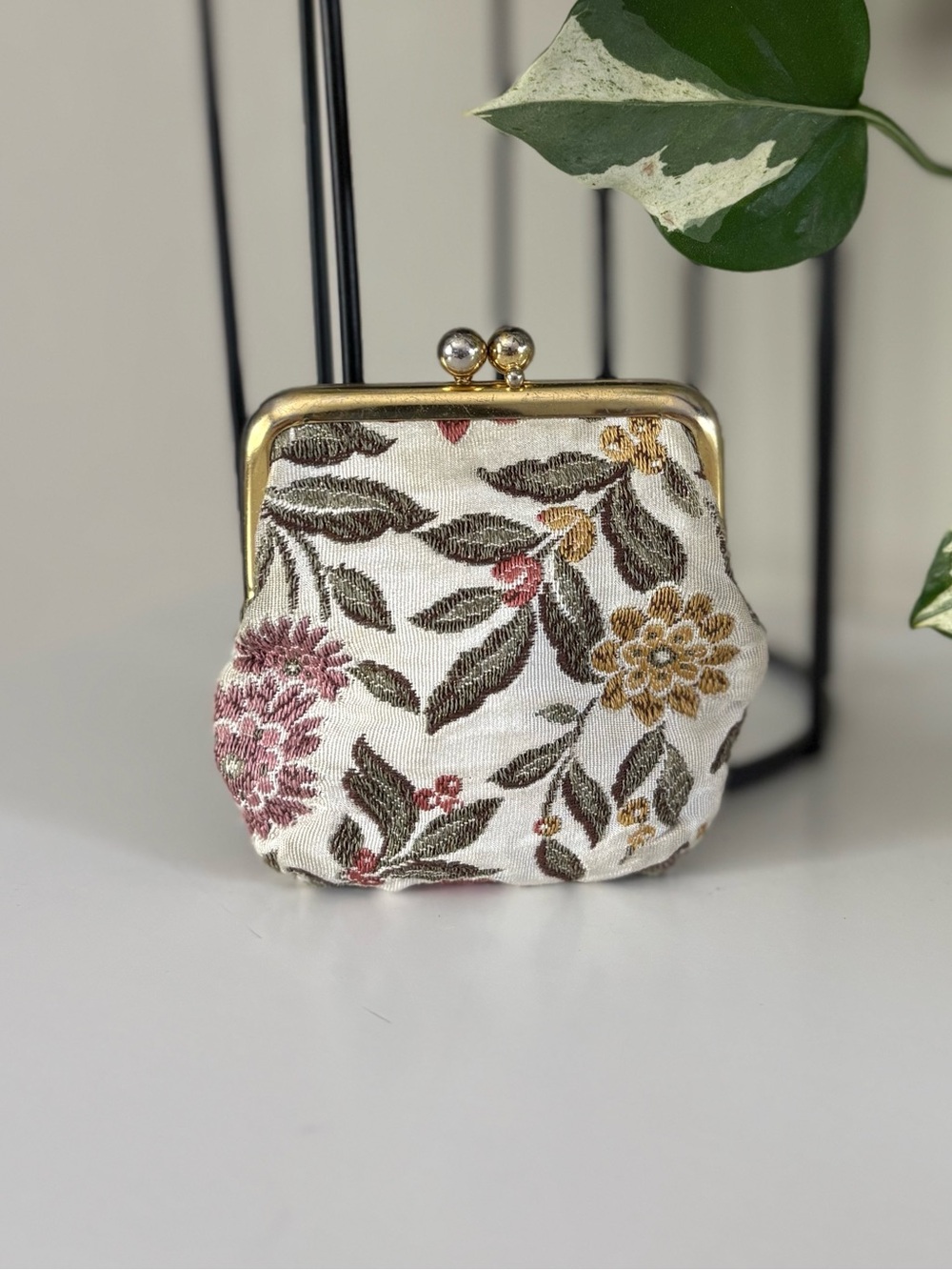 Vintage Baronet Floral Kiss-Lock Coin Purse in Cream with Pink & Gold Accents